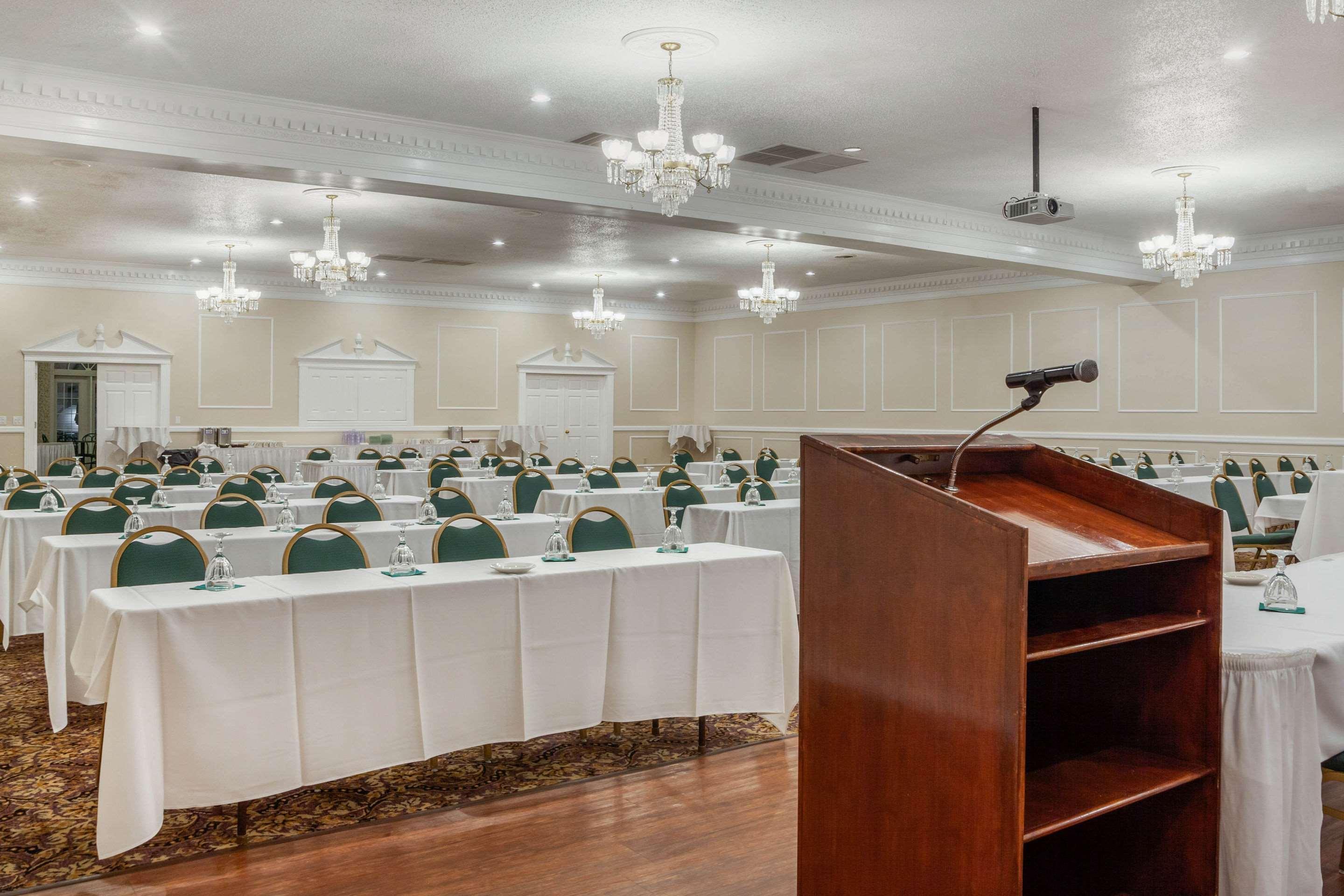 The Wisconsin Hotel & Conference Center 威斯康星戴尔 外观 照片